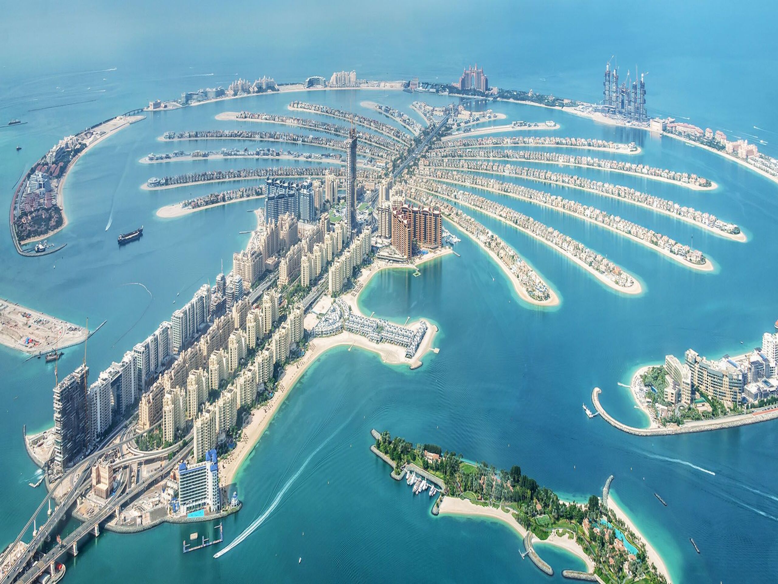 dubai-palm-jumeirah-island-shutterstock_1291548640.jpg_3ab124c2b9 (1)
